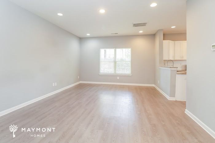 205 Centre St - Photo 5 of 15