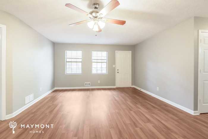 445 Meadowbrook Dr - Photo 4 of 14