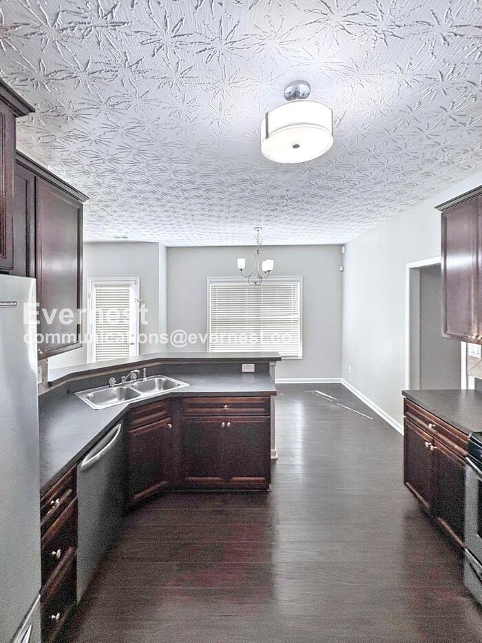 2132 Grant Avenue - Photo 4 of 27