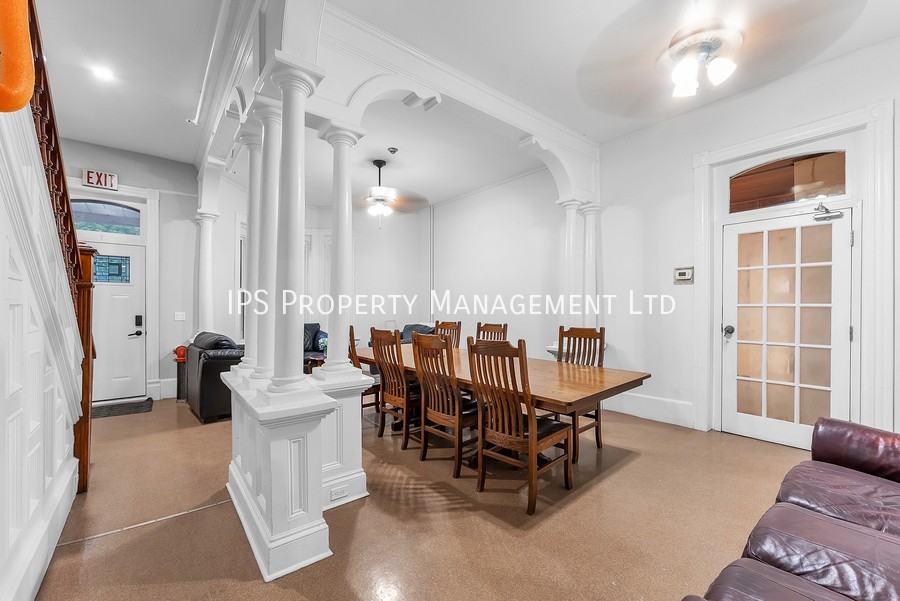 142 Foster Ave - Photo 5 of 45