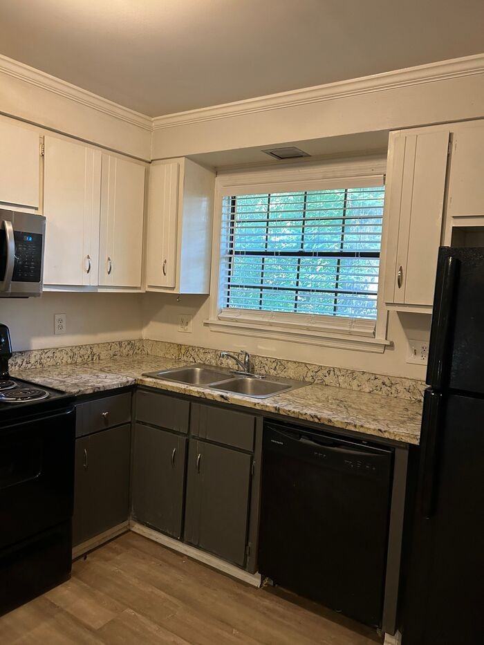 887 Westland Dr Sw #887 - Photo 3 of 9