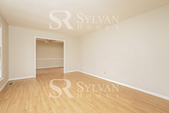 4805 Ferncrest Dr - Photo 3 of 15