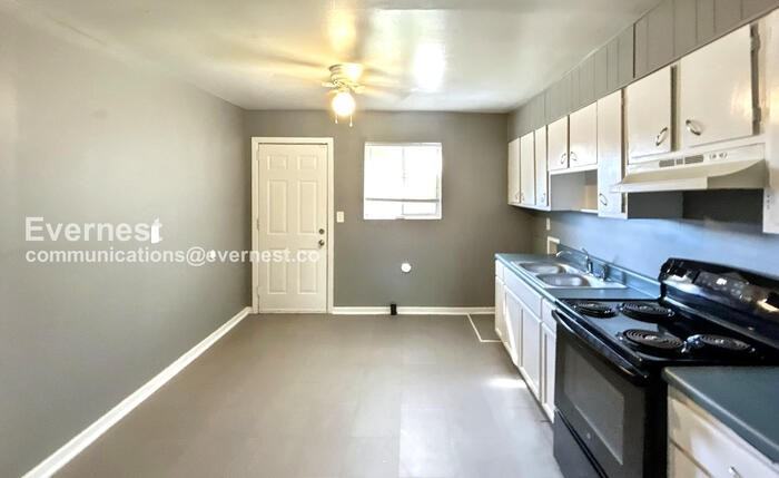 2421 29th Street Ensley #C - Photo 3 of 14