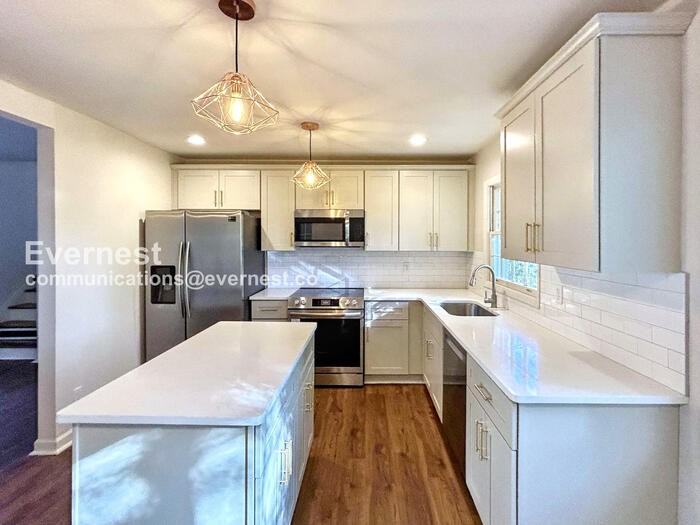 409 Ferncliff Drive - Photo 2 of 29