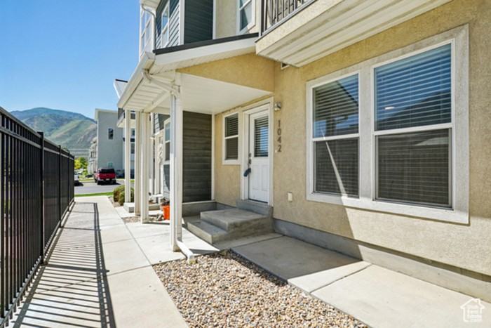 1042 S High Ridge Rd - Photo 2 of 19