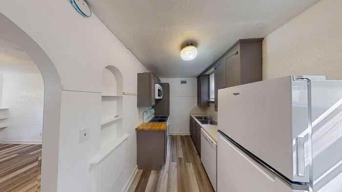 604 E Avenue F #HALF - Photo 5 of 13