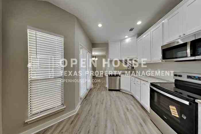 6725 Driffield Circle East - Photo 6 of 21