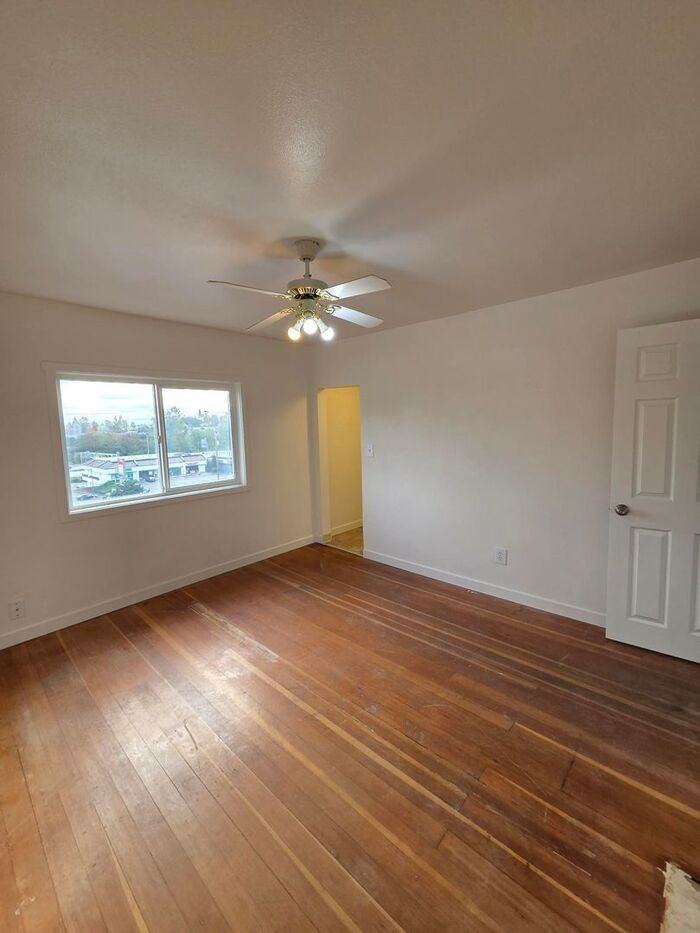 2121 S 50th St - Photo 5 of 14