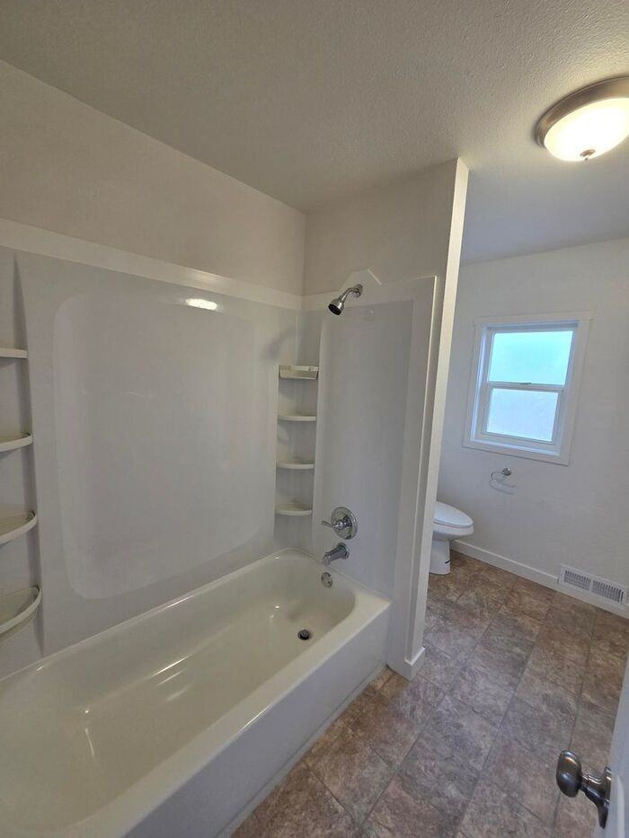 2121 S 50th St - Photo 6 of 14