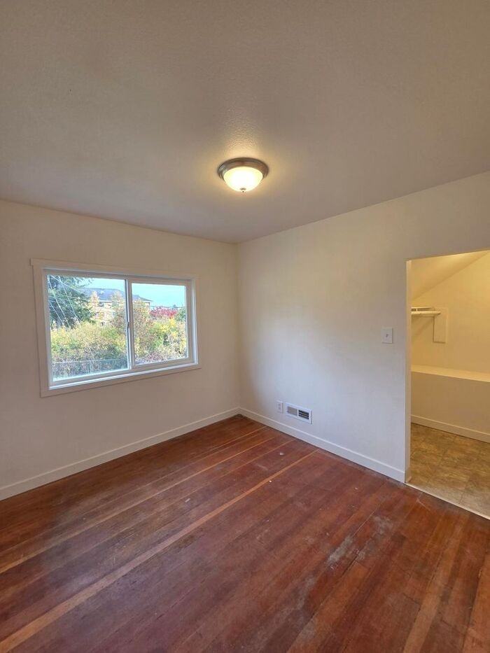 2121 S 50th St - Photo 7 of 14