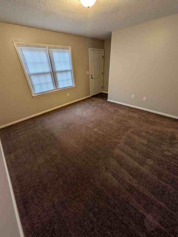 49 22nd Ave Ne - Photo 2 of 8