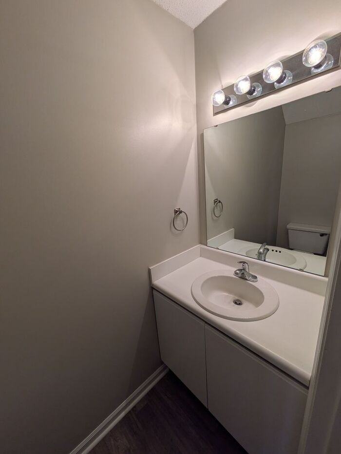 49 22nd Ave Ne - Photo 3 of 8