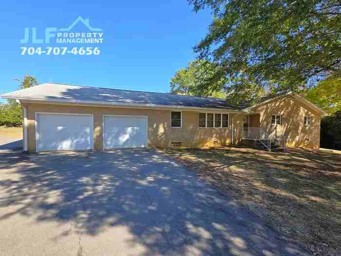 9301 Gold Hill Rd - Photo 2 of 32