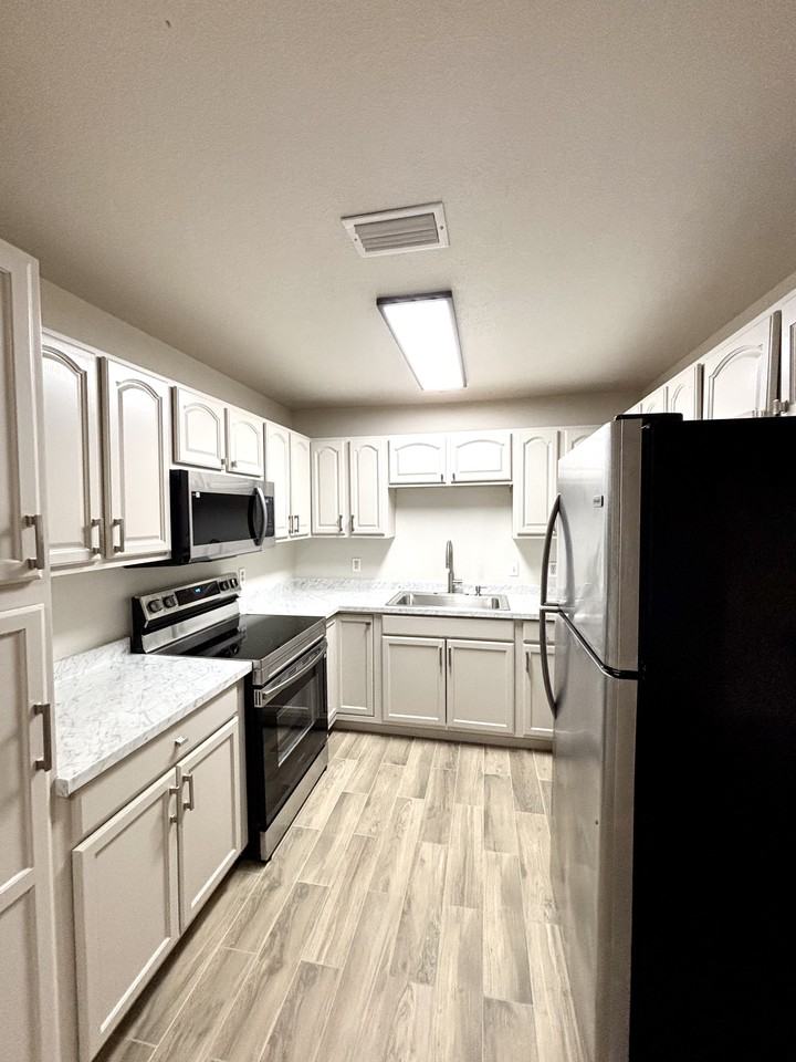 712 Northeast 26th Street #712 - Photo 3 of 15