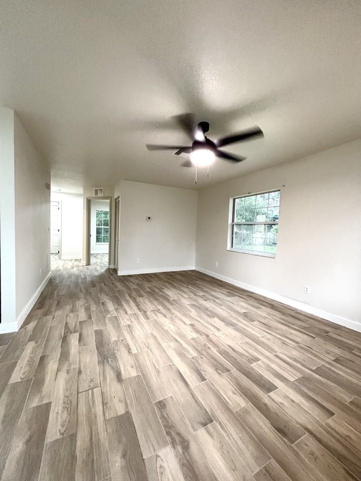 712 Northeast 26th Street #712 - Photo 4 of 15