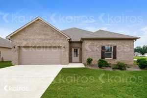 featured image of 204 White Oak Cir