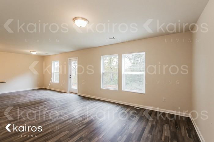 270 Christopher Street - Photo 2 of 16