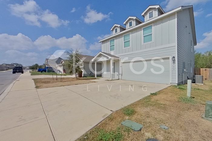 2939 Ruby Crossing - Photo 2 of 25