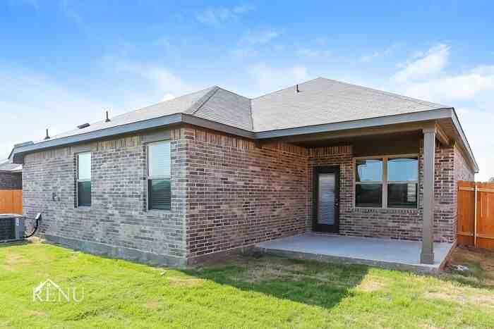 1004 Wheatfield Ln - Photo 3 of 26