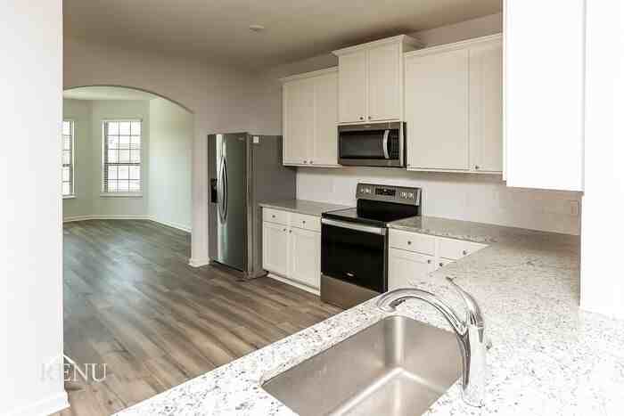 1004 Wheatfield Ln - Photo 4 of 26