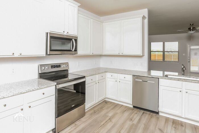 1004 Wheatfield Ln - Photo 5 of 26