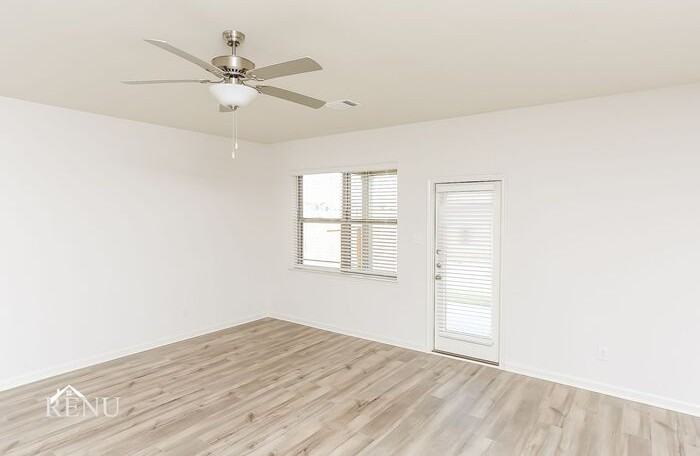 1004 Wheatfield Ln - Photo 7 of 26