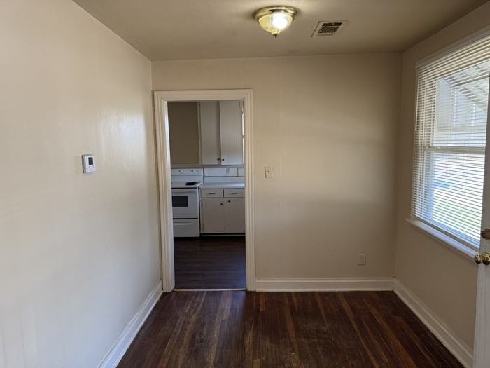 2814 W 7th St - Photo 3 of 9