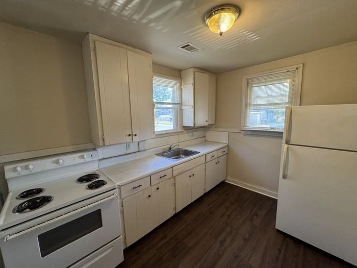 2814 W 7th St - Photo 4 of 9