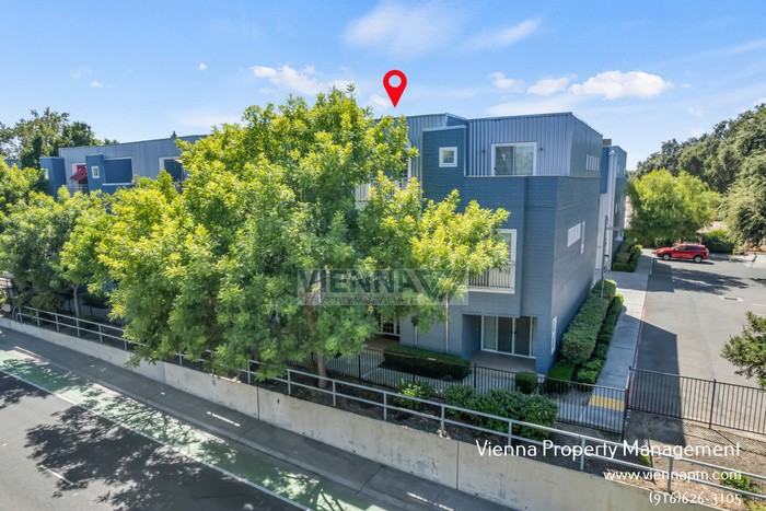 403 Harriet Ln - Photo 2 of 50