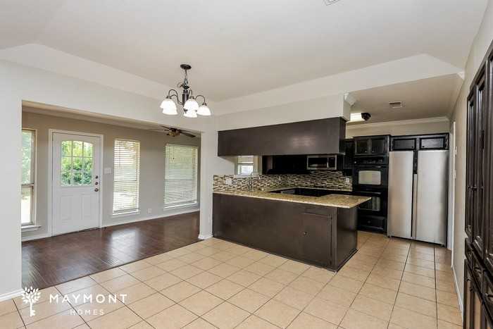 4713 Ringold Dr - Photo 5 of 12