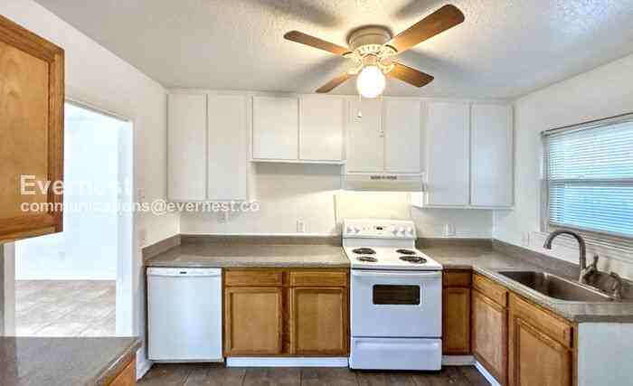 1809 North Hawthorne Street #2 - Photo 3 of 21