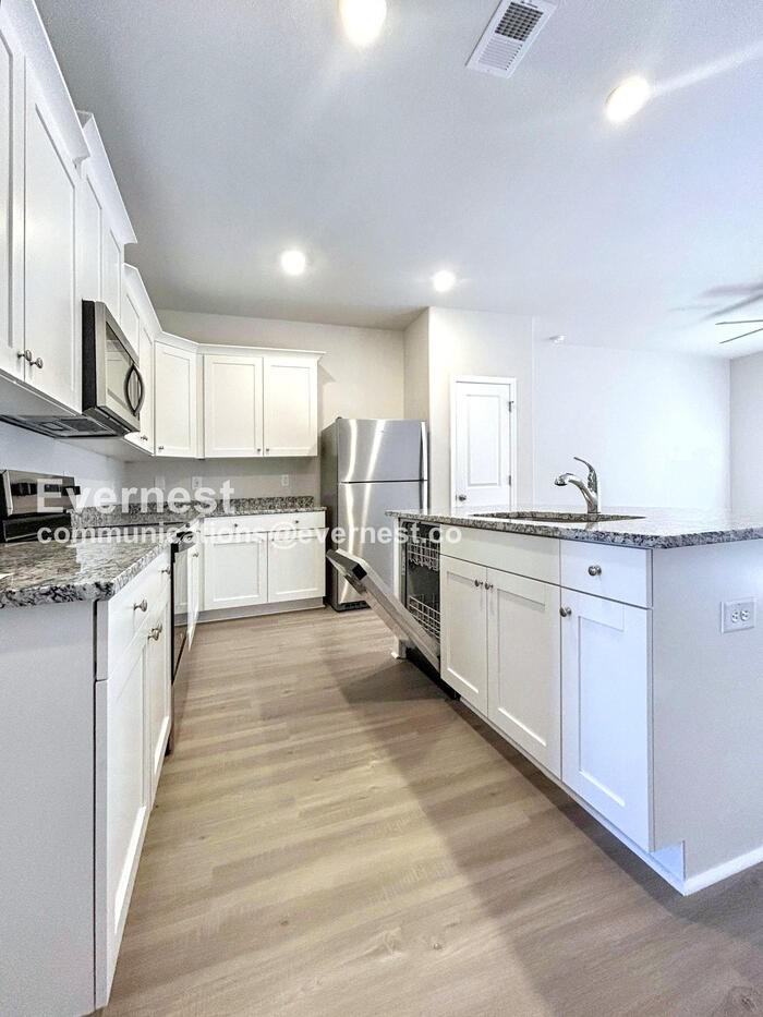2140 Willow Glen Dr - Photo 2 of 18