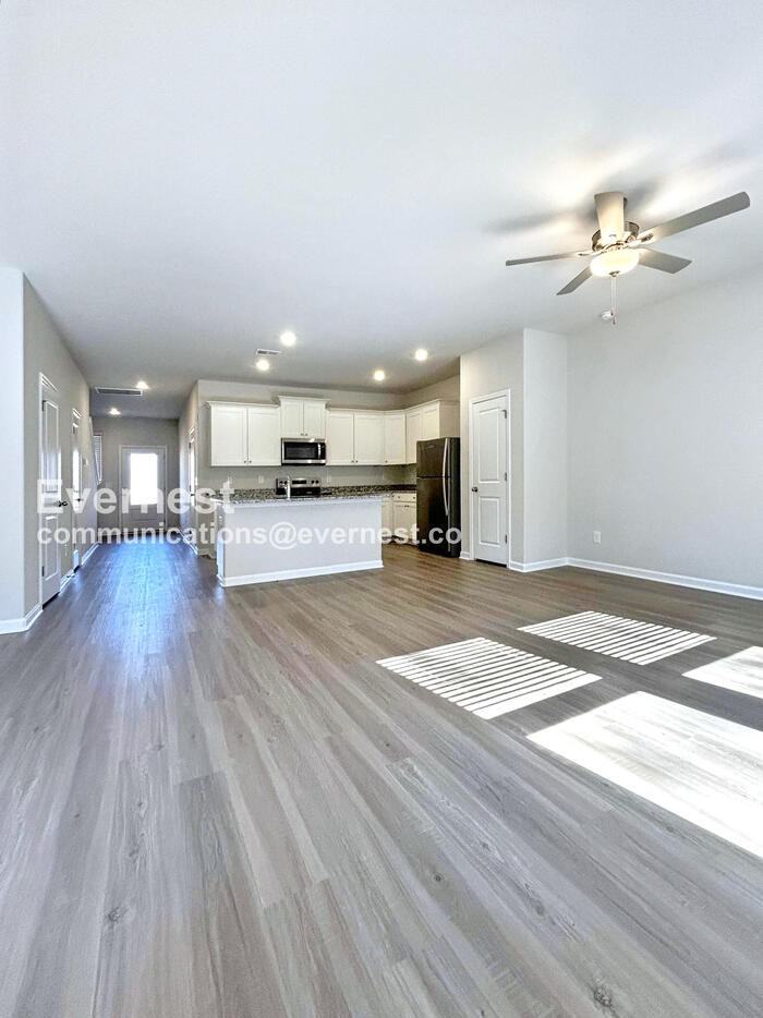 2140 Willow Glen Dr - Photo 3 of 18