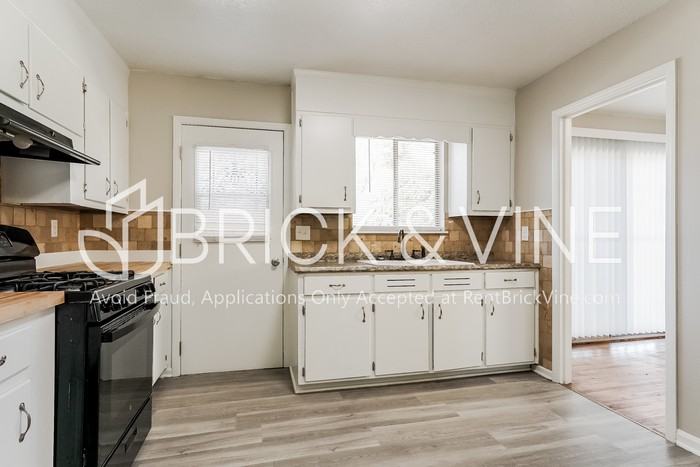 624 Old Pine Rd - Photo 2 of 17