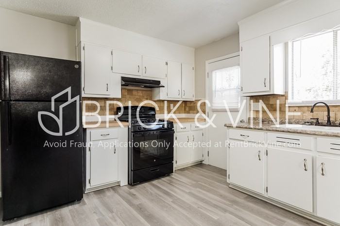 624 Old Pine Rd - Photo 3 of 17