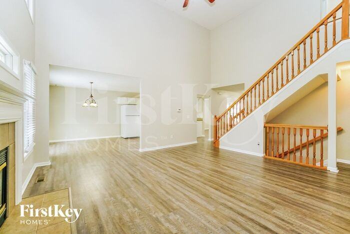 7821 Edgewater Ct - Photo 3 of 15