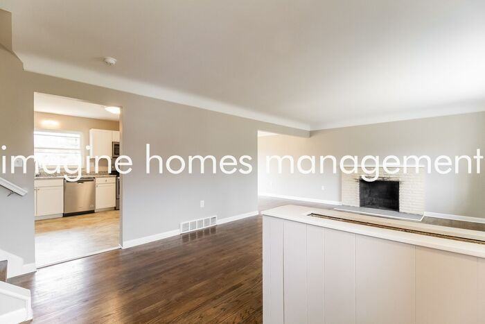 1645 Barnsdale Ct - Photo 4 of 20