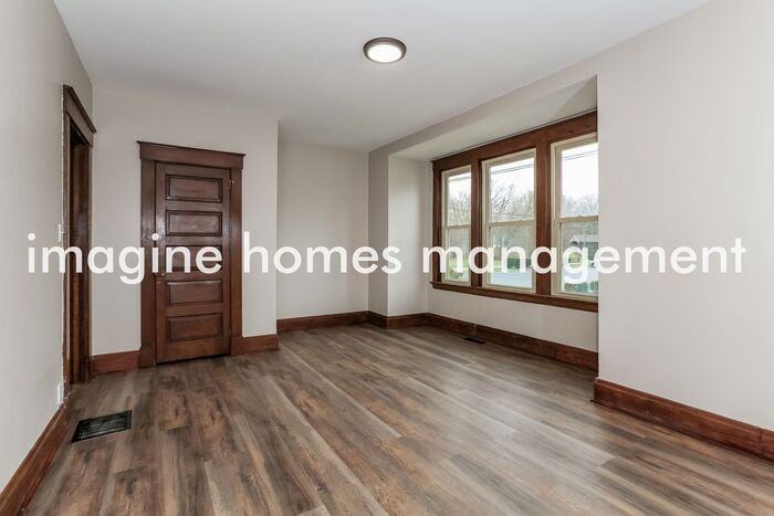 11154 Oak St - Photo 6 of 21