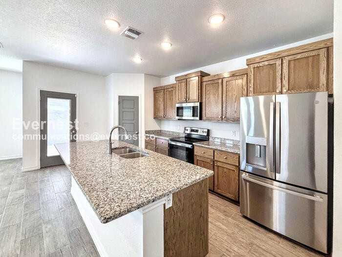 621 Old Glory Rd - Photo 3 of 21