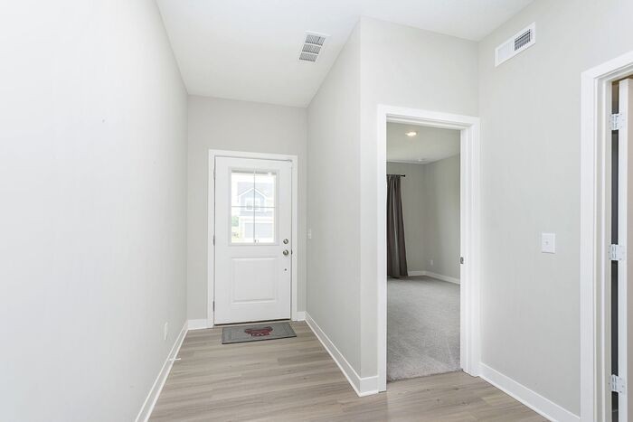 4823 Oak Hill Dr - Photo 3 of 30