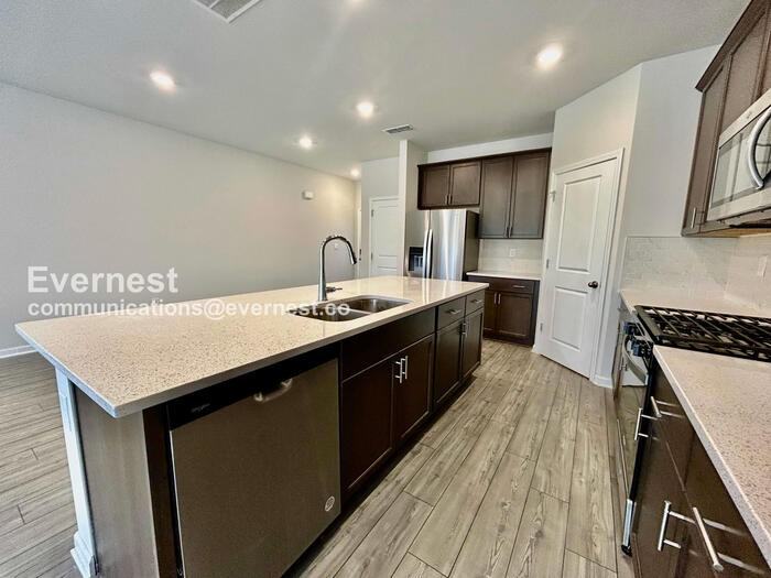 322 Timberland Avenue - Photo 3 of 29