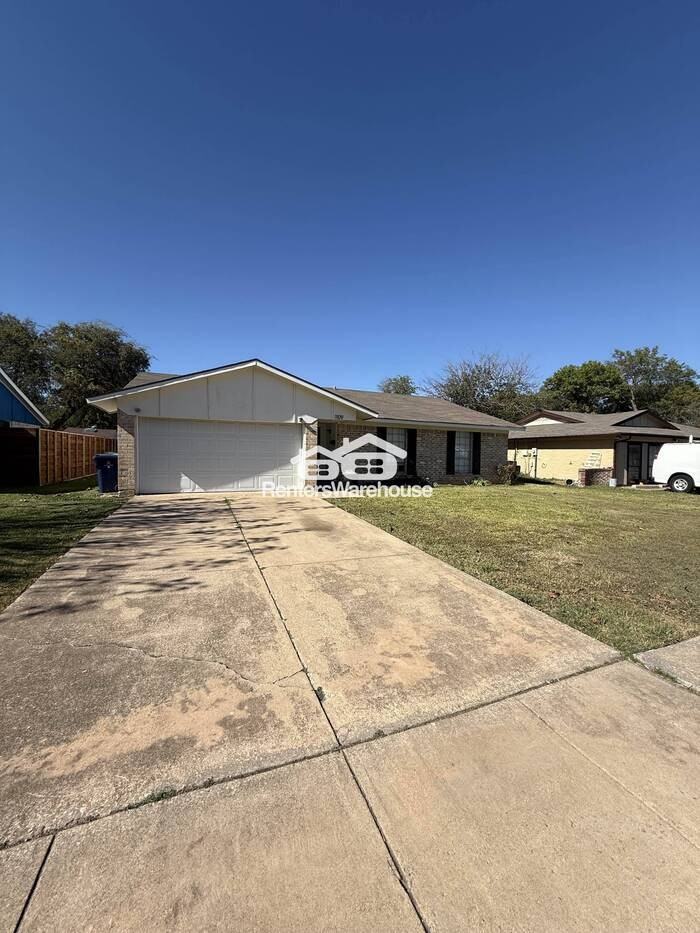 1109 Sunset Dr - Photo 3 of 20