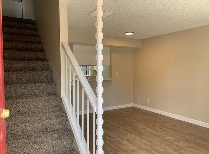 927 Manhattan St #F - Photo 2 of 5