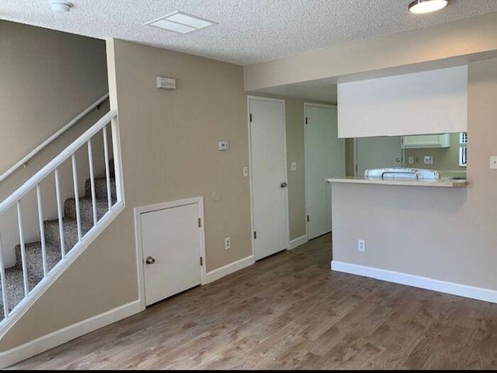 927 Manhattan St #F - Photo 3 of 5