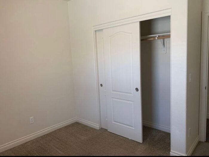 18610 Juneberry Ct - Photo 3 of 8
