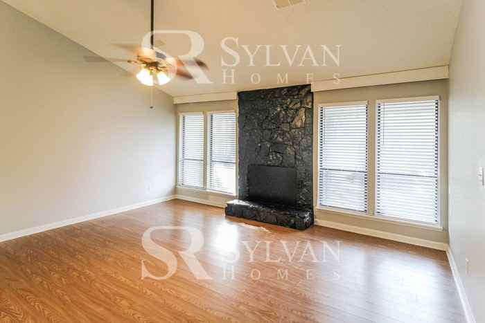 5238 Stafford Dr Nw - Photo 3 of 16