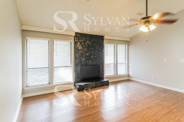 5238 Stafford Dr Nw - Photo 4 of 16