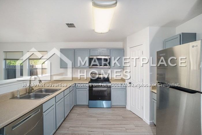 9734 Ceremony Cove - Photo 6 of 31