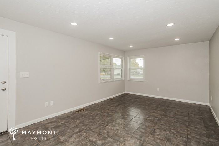 2415 Lynnfork Ave - Photo 2 of 12