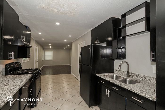 2415 Lynnfork Ave - Photo 4 of 12